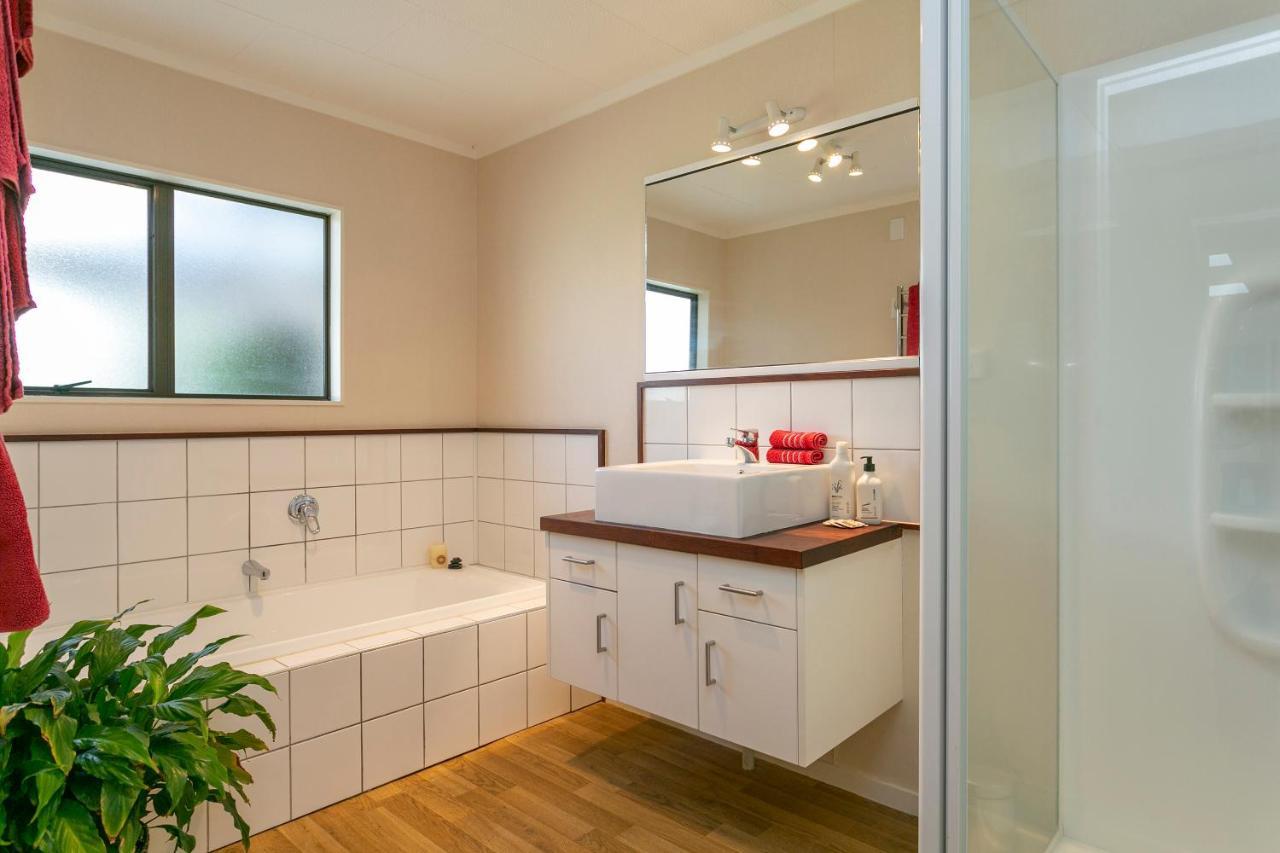 Lupin Lodge Bed & Breakfast Taupo Exterior foto